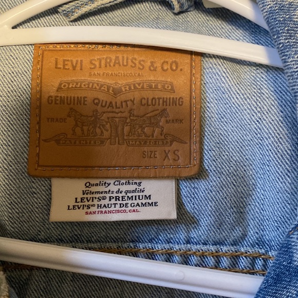 Levi’s Denim Jacket - Picture 6 of 7